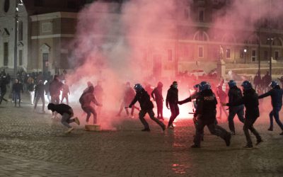 Coronavirus, Dpcm: proteste e scontri in tutta Italia